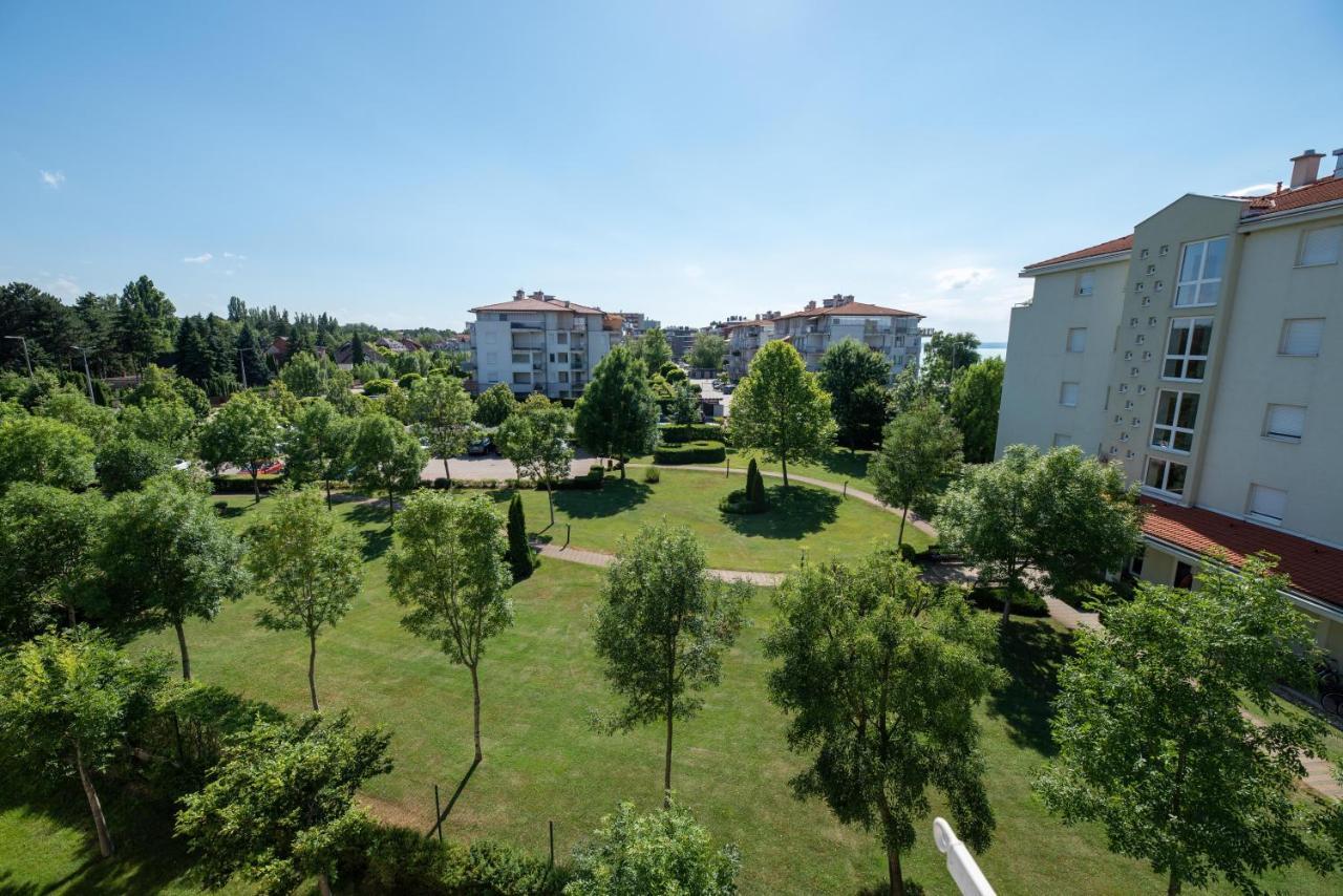 Lakeside Family Apartment Siófok Buitenkant foto