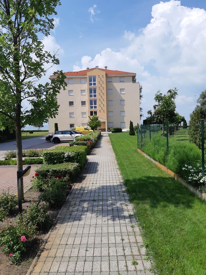 Lakeside Family Apartment Siófok Buitenkant foto
