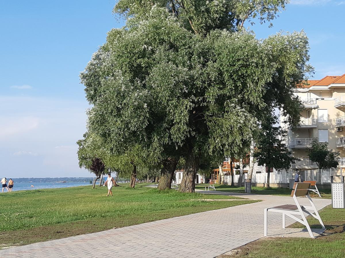 Lakeside Family Apartment Siófok Buitenkant foto