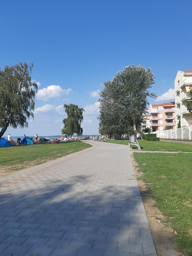 Lakeside Family Apartment Siófok Buitenkant foto